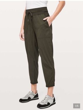 Lululemon Dance Studio Crop Jogger